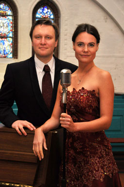 Sängerin Viola Schnittger mit Duett-Partner Sergey Rotach